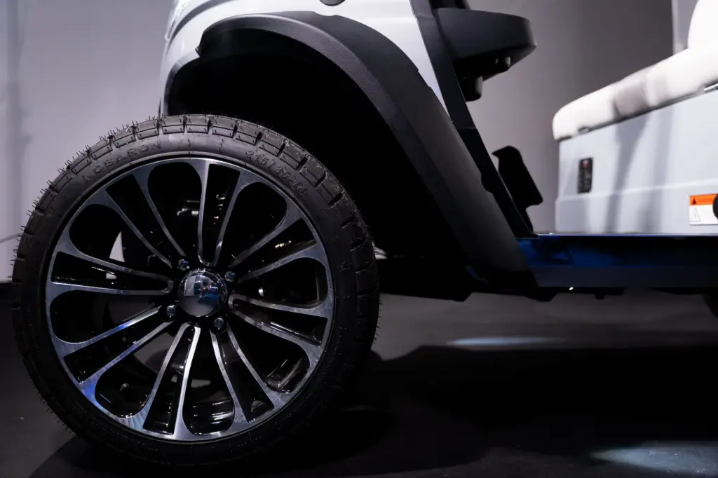 conquest model a 40l golf cart (2)