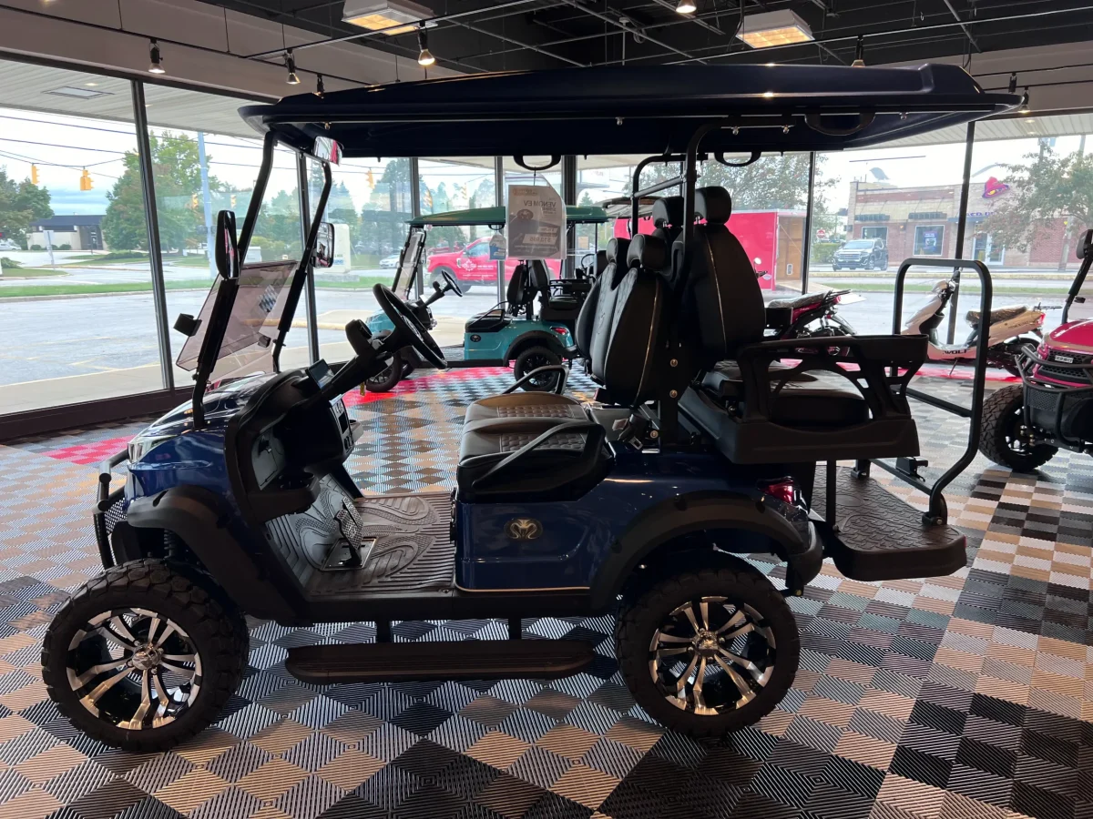 4 person golf cart with bag holder Painesville ohio